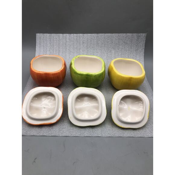 3 COLORFUL MINI CONDIMENT PEPPER SHAPED SERVING BOWLS w/LIDS (has chip) READ - Picture 5 of 10